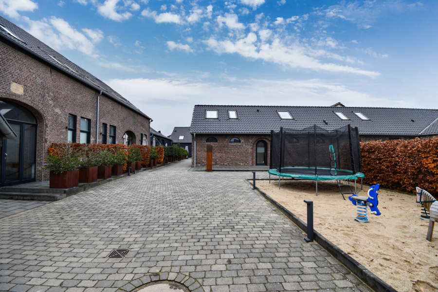 Innenhof - Historischer Charme trifft modernen Wohnkomfort – Stilvolle Maisonette im Denkmal Gut Heyenbaum