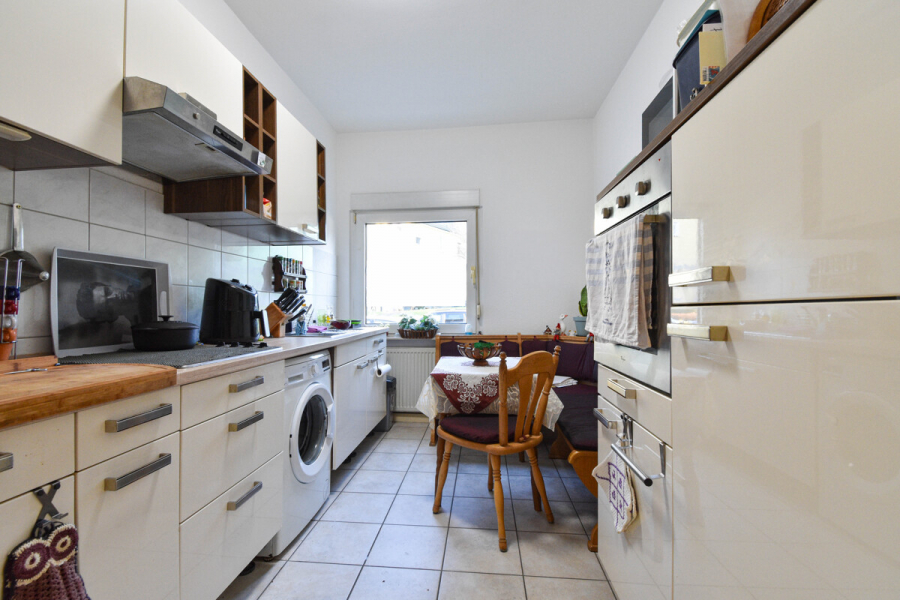 EG rechts Küche - Charmantes Mehrfamilienhaus mit Entwicklungspotenzial in ruhiger Lage