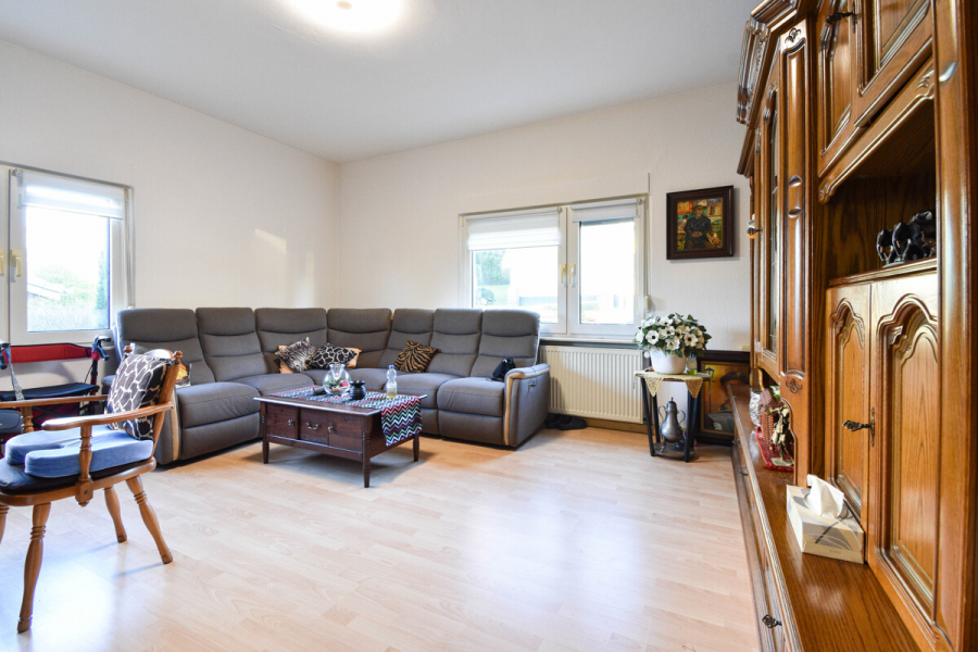 EG rechts Wohnen - Charmantes Mehrfamilienhaus mit Entwicklungspotenzial in ruhiger Lage