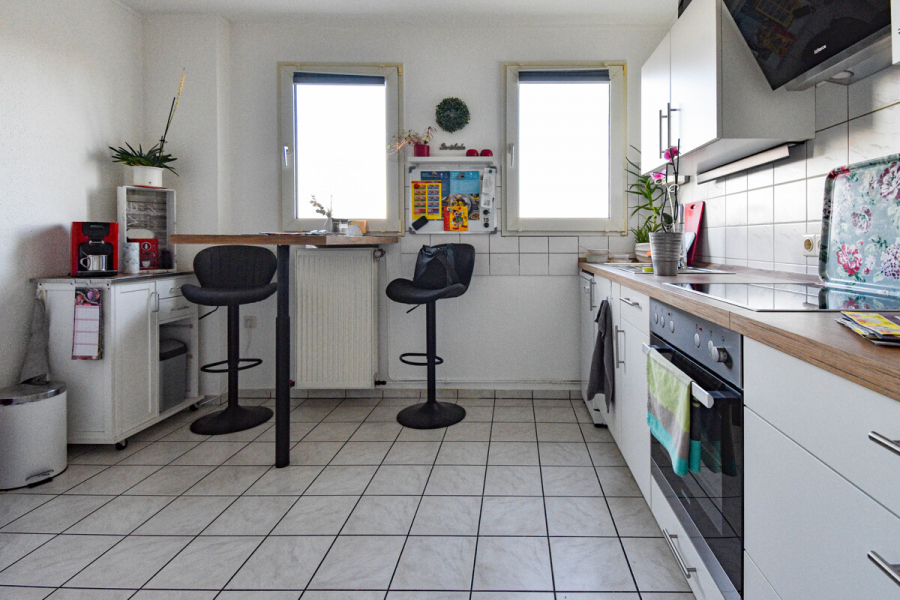 OG rechts Küche - Charmantes Mehrfamilienhaus mit Entwicklungspotenzial in ruhiger Lage