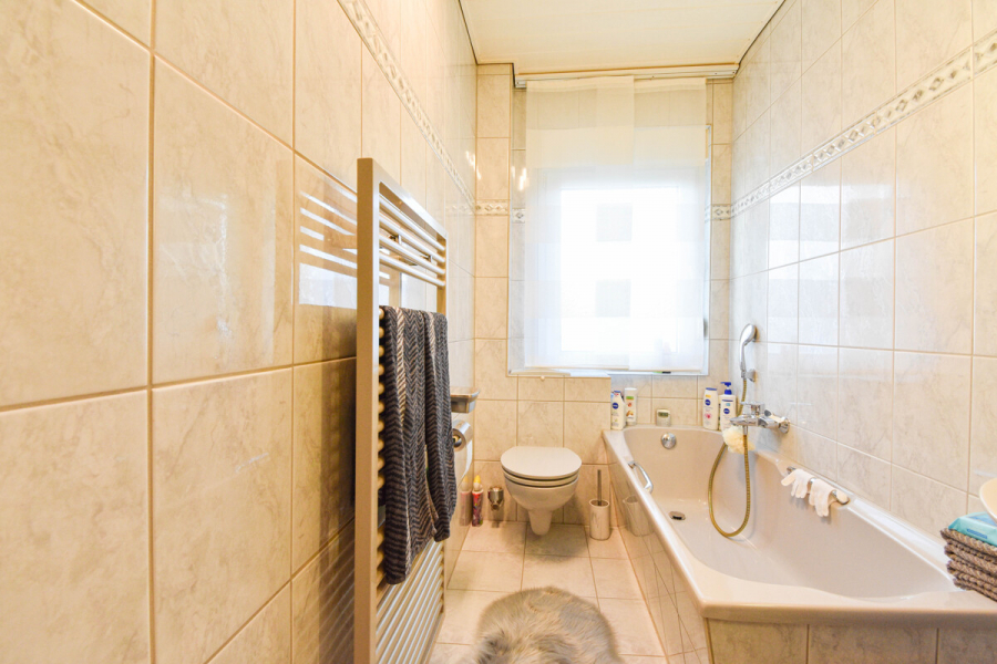 UG links Bad - Charmantes Mehrfamilienhaus mit Entwicklungspotenzial in ruhiger Lage