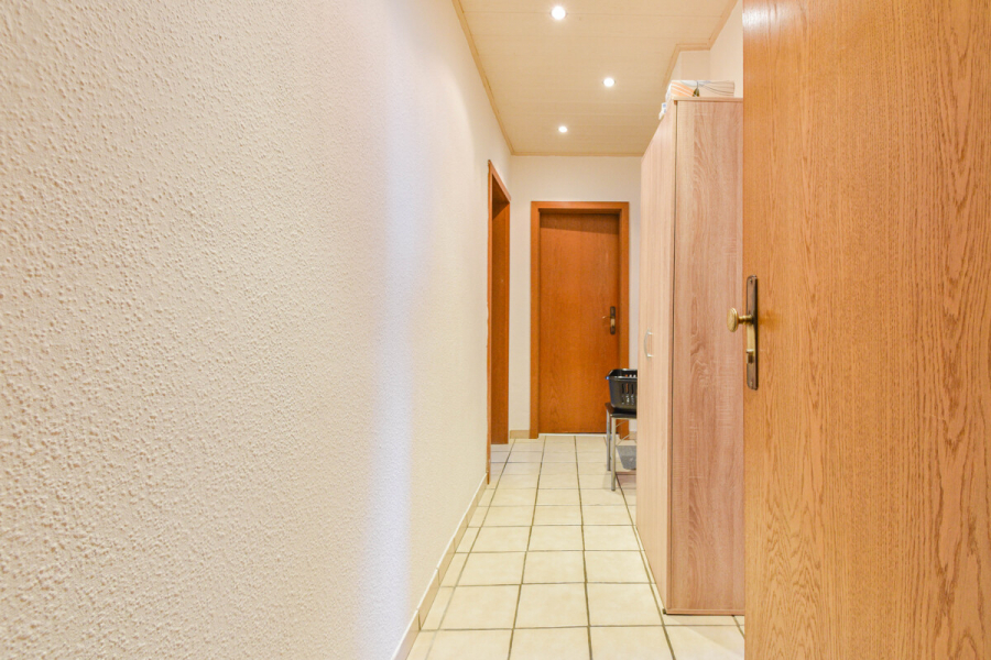 OG links Flur - Charmantes Mehrfamilienhaus mit Entwicklungspotenzial in ruhiger Lage