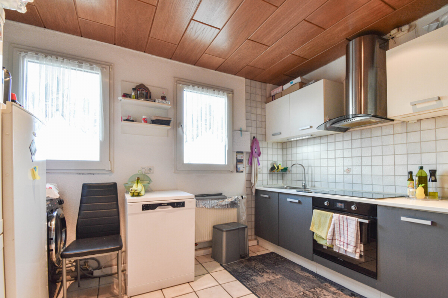 OG links Küche - Charmantes Mehrfamilienhaus mit Entwicklungspotenzial in ruhiger Lage