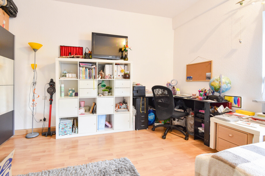 EG links Schlafen - Charmantes Mehrfamilienhaus mit Entwicklungspotenzial in ruhiger Lage