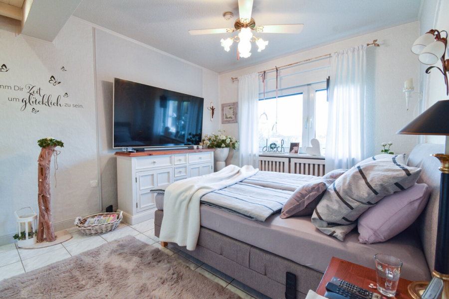 UG links Schlafen - Charmantes Mehrfamilienhaus mit Entwicklungspotenzial in ruhiger Lage