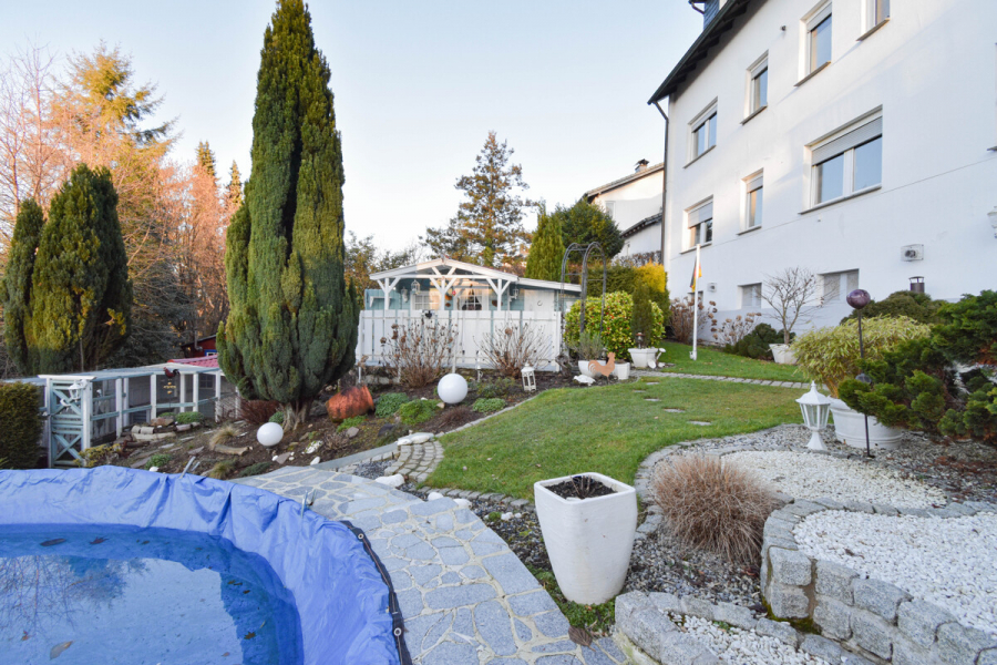 Rückansicht - Charmantes Mehrfamilienhaus mit Entwicklungspotenzial in ruhiger Lage