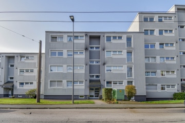 Drei-Zimmer-Wohnung mit Loggia und Sanierungspotenzial – ideal für Eigennutzer oder Anleger, 42651 Solingen, Etagenwohnung
