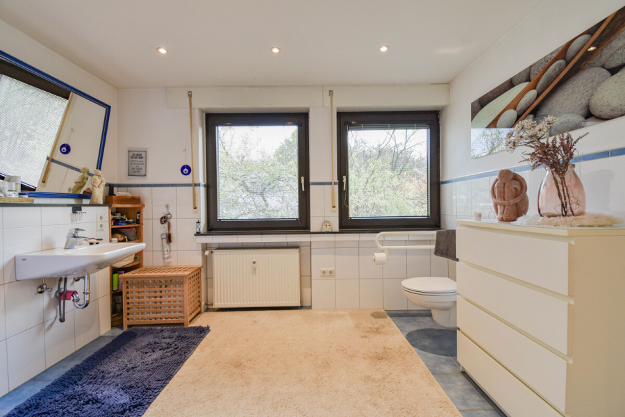 Bad - Schlebusch. Eigentumswohnung mit zusätzlicher Nutzfläche in zentraler und dennoch ruhiger Lage.