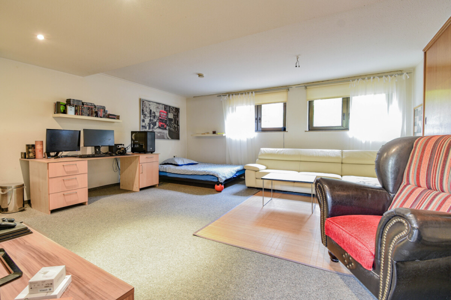 Raum Soutterain - Schlebusch. Eigentumswohnung mit zusätzlicher Nutzfläche in zentraler und dennoch ruhiger Lage.