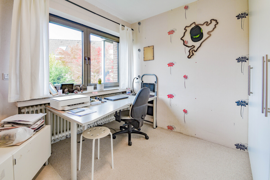 Arbeitszimmer - Schlebusch. Eigentumswohnung mit zusätzlicher Nutzfläche in zentraler und dennoch ruhiger Lage.