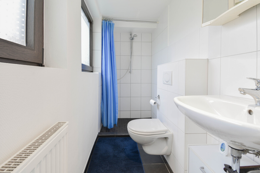 Duschbad Soutterain - Schlebusch. Eigentumswohnung mit zusätzlicher Nutzfläche in zentraler und dennoch ruhiger Lage.