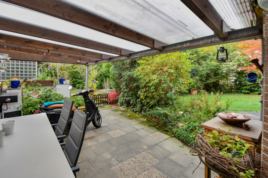 Terrasse - Schlebusch. Eigentumswohnung mit zusätzlicher Nutzfläche in zentraler und dennoch ruhiger Lage.