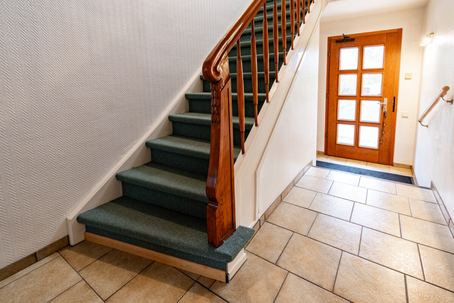 EG Aufgang OG - Vielseitiges Einfamilienhaus mit Raum zur Entfaltung – Ideal für Familien und Mehrgenerationenwohnen