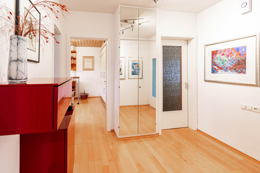 OG Diele - Vielseitiges Einfamilienhaus mit Raum zur Entfaltung – Ideal für Familien und Mehrgenerationenwohnen