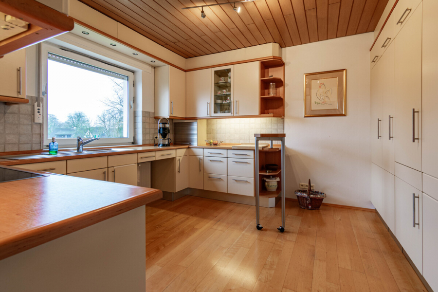 OG Küche - Vielseitiges Einfamilienhaus mit Raum zur Entfaltung – Ideal für Familien und Mehrgenerationenwohnen