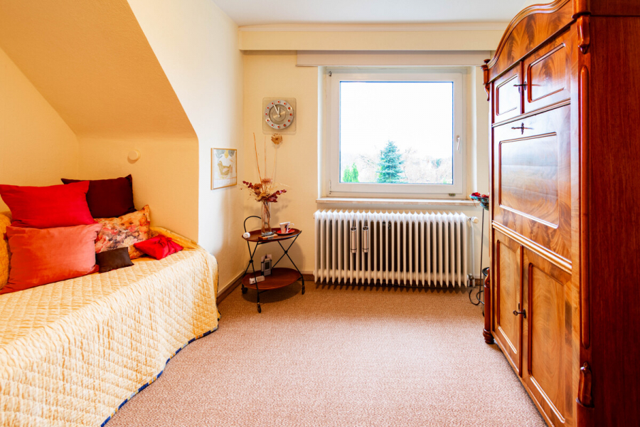 DG Zimmer 1 - Vielseitiges Einfamilienhaus mit Raum zur Entfaltung – Ideal für Familien und Mehrgenerationenwohnen