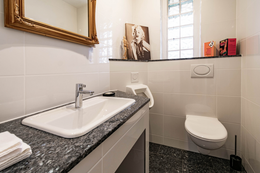 EG WC Herren - Vielseitiges Einfamilienhaus mit Raum zur Entfaltung – Ideal für Familien und Mehrgenerationenwohnen