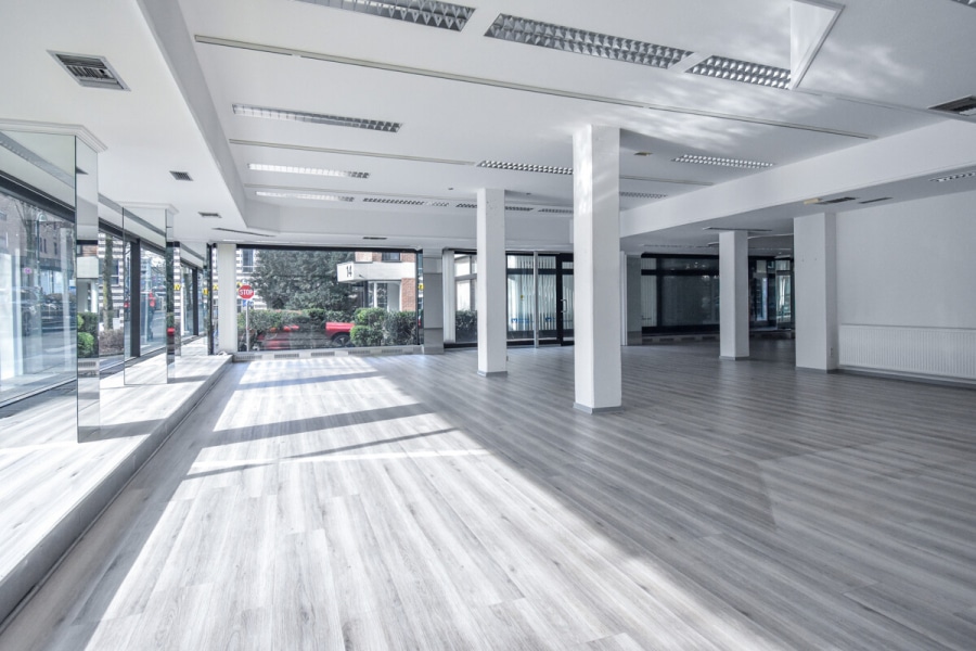Hauptfläche EG - Großzügiges Ladenlokal in Solingen-Ohligs mit hoher Sichtbarkeit, Split-Level und flexibler Nutzung.