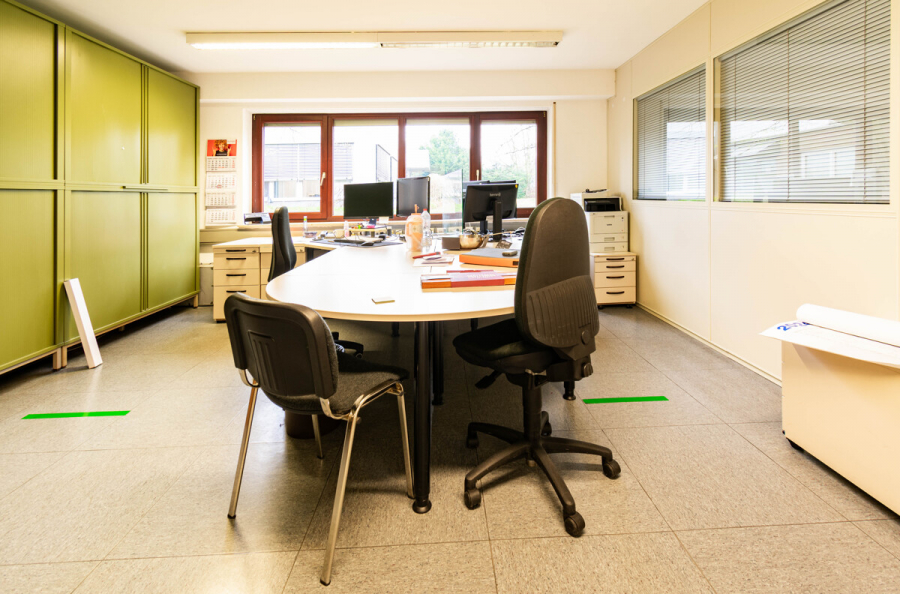 Erdgeschoss Beispiel Büro (2) - Attraktive Gewerbeeinheit mit großzügiger Lagerfläche, Hochregallager und integrierten Büroflächen.