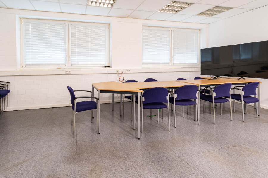 Erdgeschoss Pausenraum - Attraktive Gewerbeeinheit mit großzügiger Lagerfläche, Hochregallager und integrierten Büroflächen.