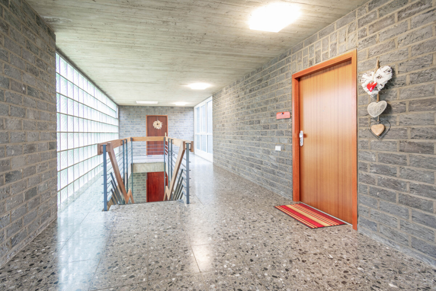 Wohnungseingang - Wohnen mit Anspruch – stilvolle Eigentumswohnung in gepflegtem Eigentümerhaus.