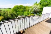 Großzügiges Ein- bis Zweifamilienhaus mit tollem Blick ins Grüne. - Aussicht Balkon