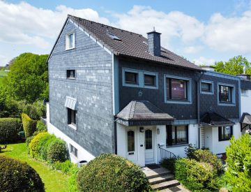 Großzügiges Ein- bis Zweifamilienhaus mit tollem Blick ins Grüne., 42651 Solingen, Einfamilienhaus