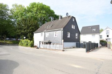 Komplett renovierte, bezugsfertige Doppelhaushälfte in zentraler Lage von Solingen-Wald., 42719 Solingen, Einfamilienhaus