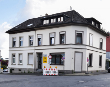 Vier-Zimmer-Wohnung plus Büro mit 2. Bad in guter Lage am Rande von Ohligs. Garage optional., 42697 Solingen, Etagenwohnung