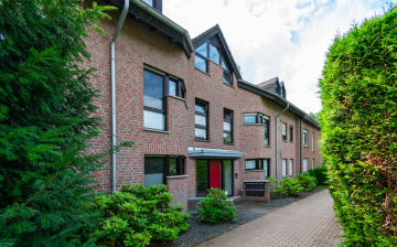 Lichtdurchflutete DG-Wohnung mit geschütztem Balkon in gepflegtem 8-Parteienhaus., 41751 Viersen, Etagenwohnung