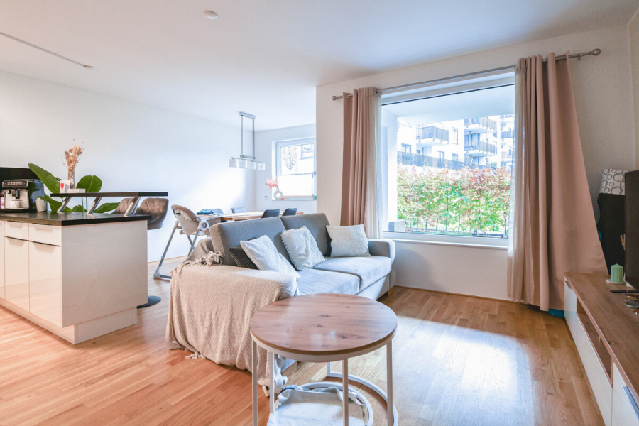 Wohnbereich - Zentral gelegene 3-Zimmer-Erdgeschosswohnung mit kleinem Garten im O-Quartier.