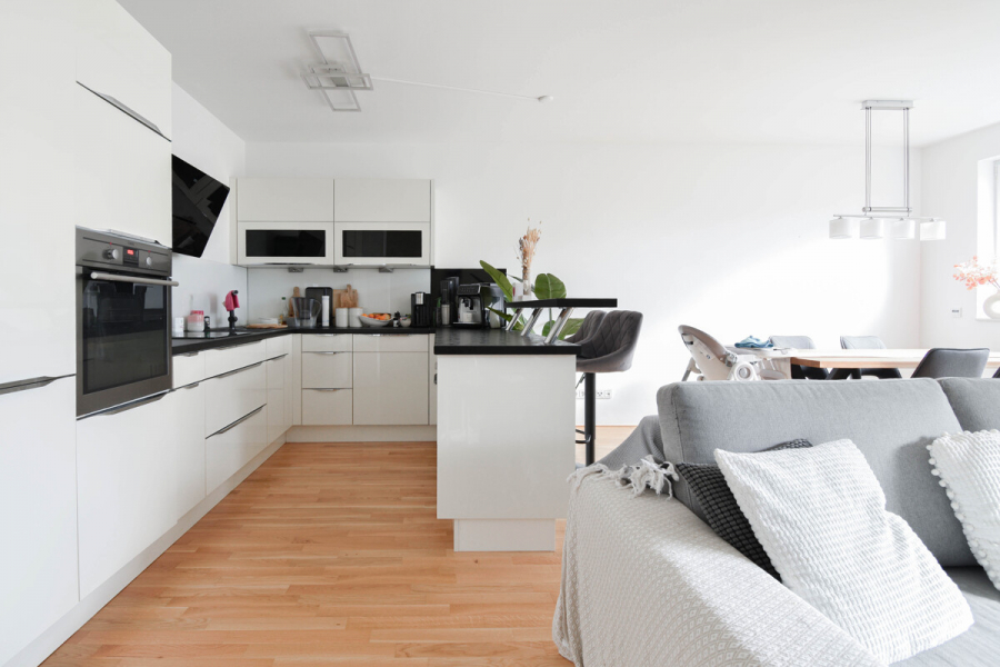 . - Zentral gelegene 3-Zimmer-Erdgeschosswohnung mit kleinem Garten im O-Quartier.