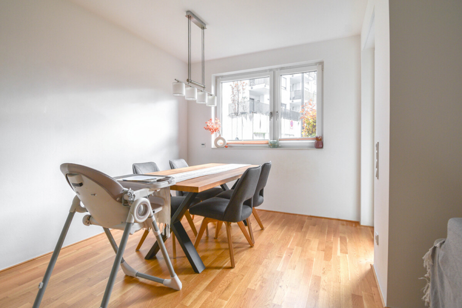 Essbereich - Zentral gelegene 3-Zimmer-Erdgeschosswohnung mit kleinem Garten im O-Quartier.