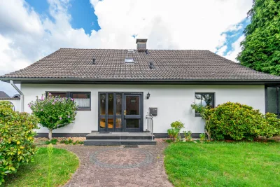 Beste Lage, viel Potenzial: Einfamilienhaus für Ihre Visionen, 40789 Monheim am Rhein, Einfamilienhaus