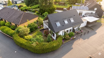 Ohligs: Renovierungsbedürftiges Einfamilienhaus mit Gartenidylle und Loggia in geschützter Ecklage, 42697 Solingen, Einfamilienhaus