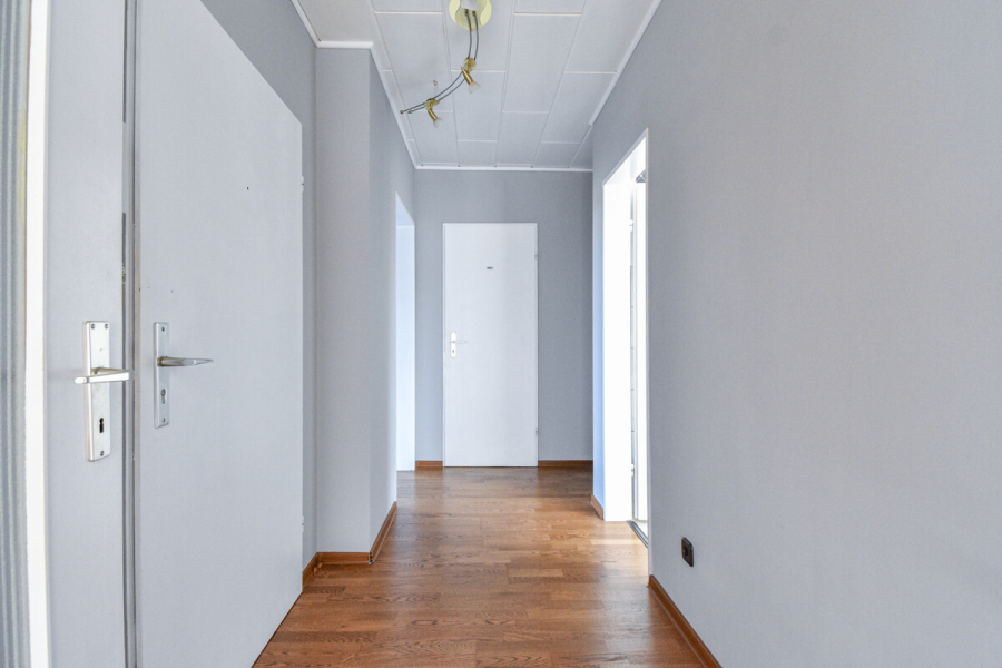 Diele - Kapitalanlage oder Eigennutz: 2-Zimmer-Wohnung mit Loggia in Solingen-Aufderhöhe.