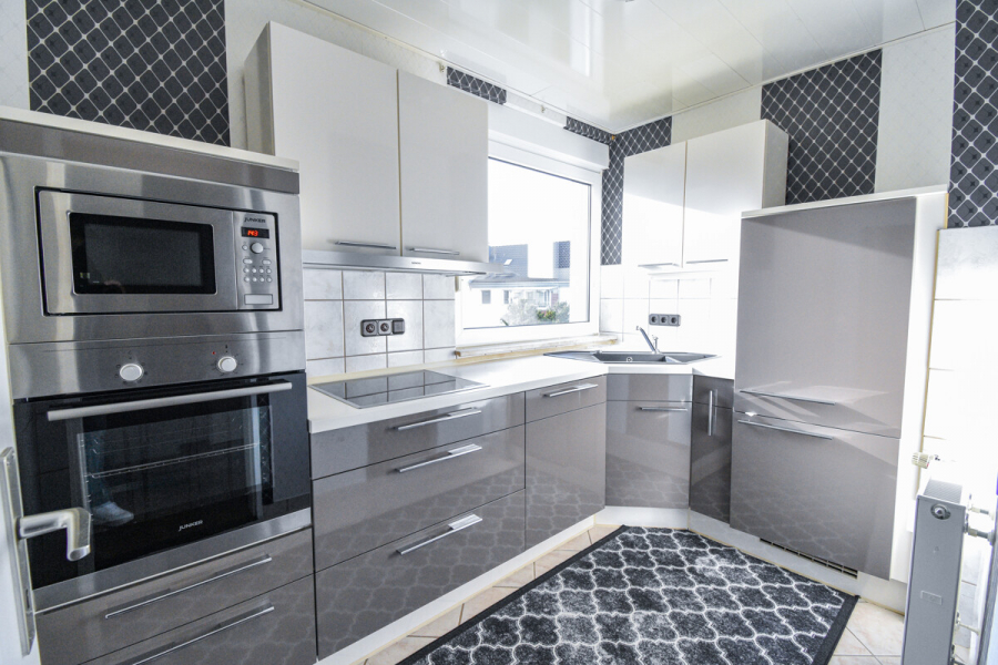 Küche - Kapitalanlage oder Eigennutz: 2-Zimmer-Wohnung mit Loggia in Solingen-Aufderhöhe.