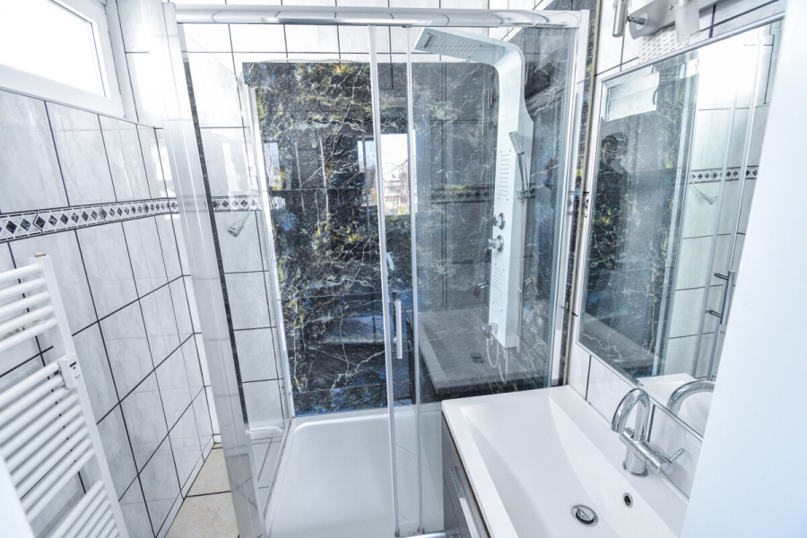 Bad - Kapitalanlage oder Eigennutz: 2-Zimmer-Wohnung mit Loggia in Solingen-Aufderhöhe.