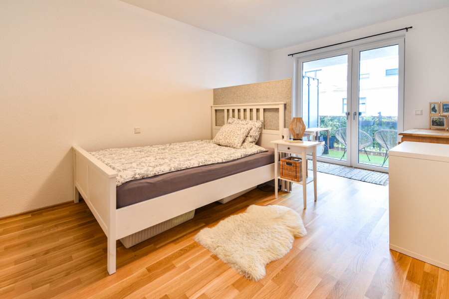 Schlafzimmer - Moderne 2-Zimmer-Wohnung mit Balkon im O-Quartier in Solingen-Ohligs.