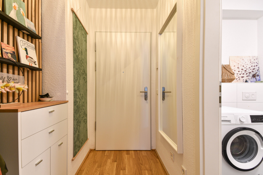 Flur - Moderne 2-Zimmer-Wohnung mit Balkon im O-Quartier in Solingen-Ohligs.