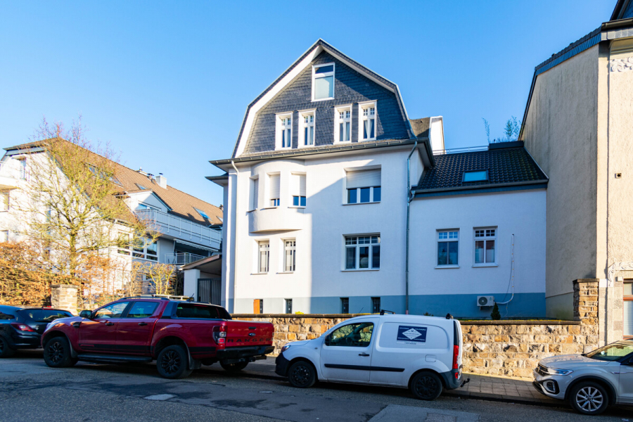 Frontansicht - Ohligs. Stilvoll wohnen mit Geschichte und Zukunft – Garten, Sauna und exklusive Ausstattung