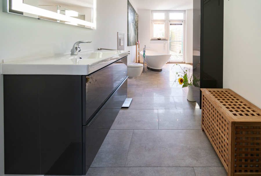 Badezimmer - Ohligs. Stilvoll wohnen mit Geschichte und Zukunft – Garten, Sauna und exklusive Ausstattung