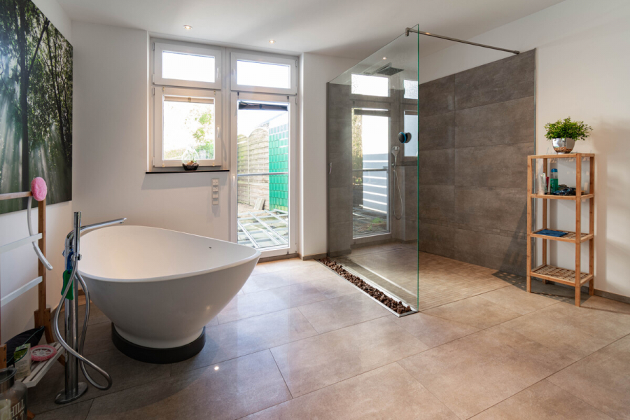 Badezimmer - Ohligs. Stilvoll wohnen mit Geschichte und Zukunft – Garten, Sauna und exklusive Ausstattung