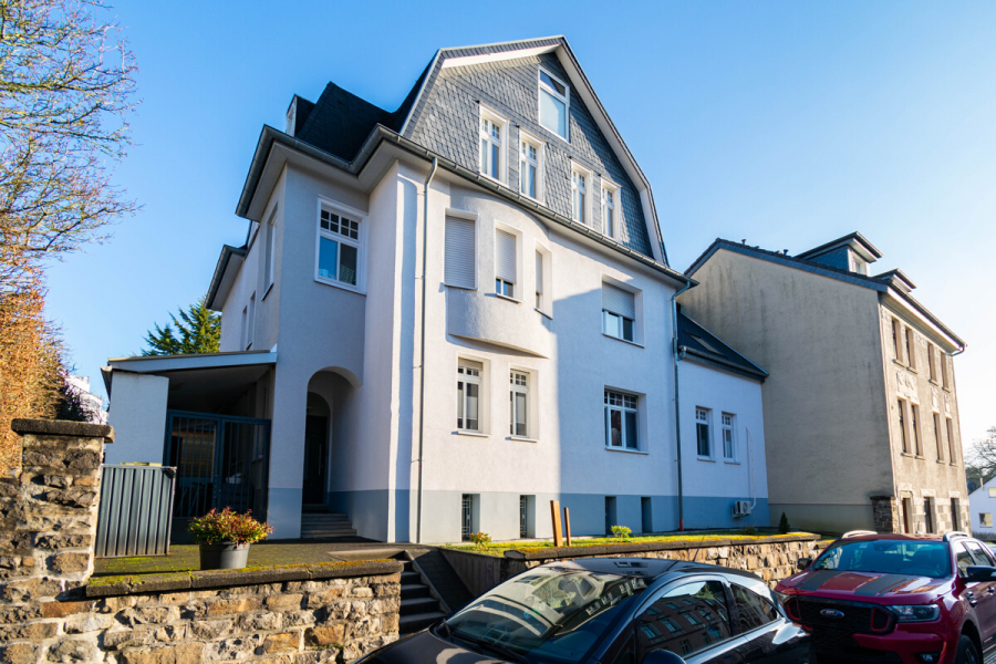 Seitliche Ansicht - Ohligs. Stilvoll wohnen mit Geschichte und Zukunft – Garten, Sauna und exklusive Ausstattung