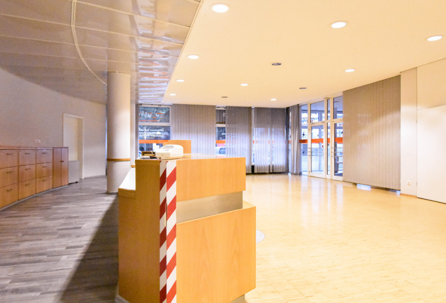 Empore - Großes Ladenlokal zentral auf einer beliebten Einkaufsstraße in Solingen-Wald. Teilbar!