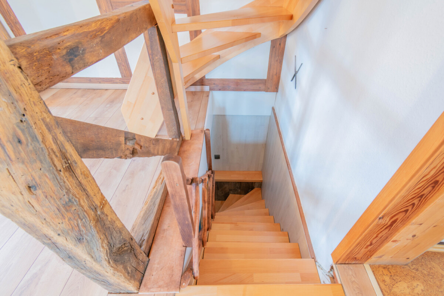 Treppe - Denkmalgeschütztes Fachwerkjuwel im Herzen von Gräfrath – ruhig gelegen & modernisiert