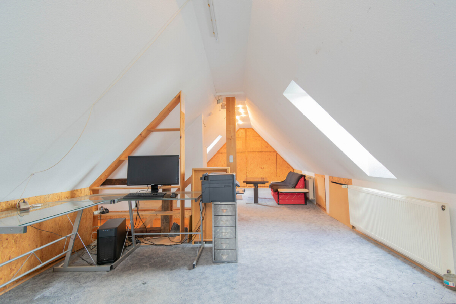 Dachgeschoss - Denkmalgeschütztes Fachwerkjuwel im Herzen von Gräfrath – ruhig gelegen & modernisiert