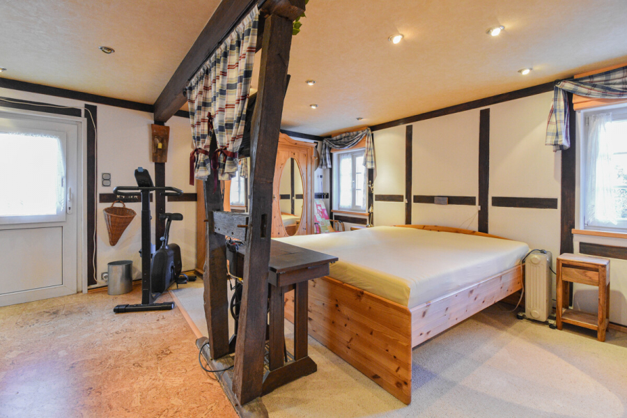 OG Schlafen - Denkmalgeschütztes Fachwerkjuwel im Herzen von Gräfrath – ruhig gelegen & modernisiert