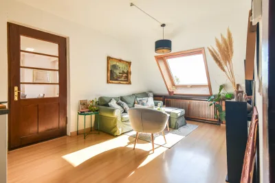 Helle 3,5-Zimmer-Wohnung mit Weitblick, zusätzlicher Dachgeschoss-Nutzfläche und Gartenmitnutzung., 42659 Solingen, Etagenwohnung
