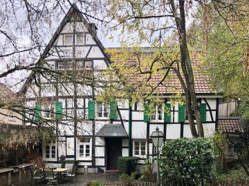 Großzügiges Wohnhaus mit bergischem Charme., 42659 Solingen, Haus
